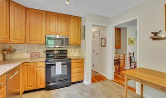 19 Oak Leaf Cir, Coventry, CT 06238