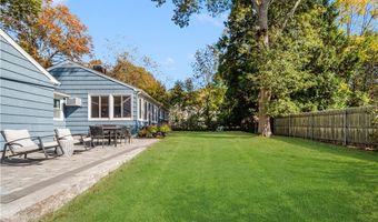 6 Conway Dr, Barrington, RI 02806