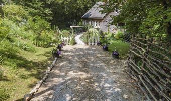 447 Farm Rd, Arlington, VT 05250