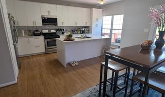 5181 BALLYCASTLE Cir, Alexandria, VA 22315