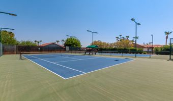 5733 S AMBERWOOD Dr, Chandler, AZ 85248