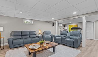 3 Cynthia Rd, Lincoln, RI 02865