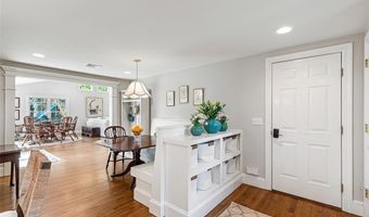 11 Harbour Rd, Barrington, RI 02806