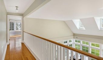 9 Ocean Lawn Ln, Newport, RI 02840