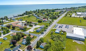 1317 DIVISION St, Algoma, WI 54201