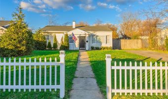 4 Somerset Rd N, Amityville, NY 11701