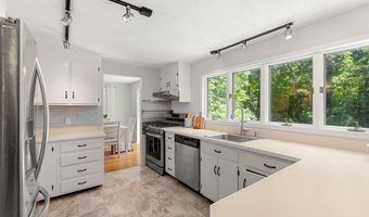 1 Danbury Cir, Amherst, NH 03031