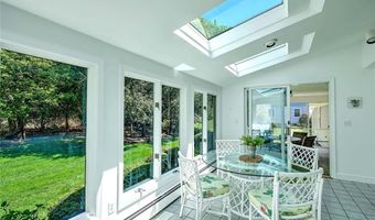 11 Henry Dr, Barrington, RI 02806
