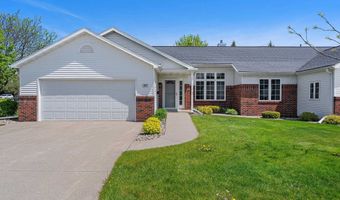 923 W WINDTREE Dr, Appleton, WI 54914