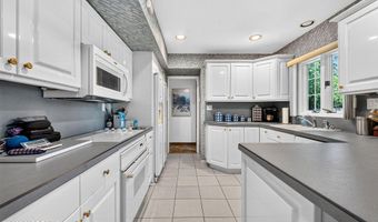 29 Ormont Ln, Aberdeen, NJ 07747