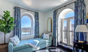 6 Price's Cove Ave, Newport, RI 02840