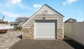 25 Cape Rd, Amityville, NY 11701