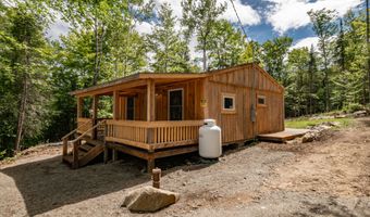 8 Magnolia Ln, Starks, ME 04911