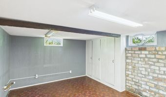 401 N College St, Agency, IA 52530
