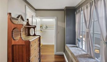 6 Howe Ave 8, Newport, RI 02840