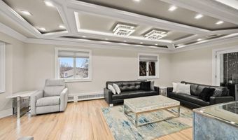 20 Algonquin Cir, Airmont, NY 10952