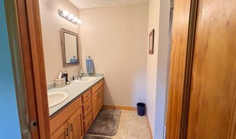 3702 Round House Rd, Aurora, MO 65605