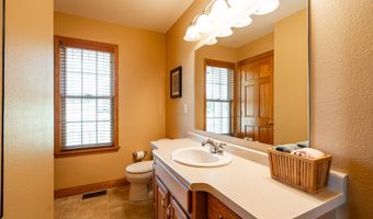 8866 Deer Run Dr, Allenton, WI 53002