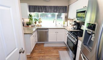 872 Village Brook Ct, Ballwin, MO 63021
