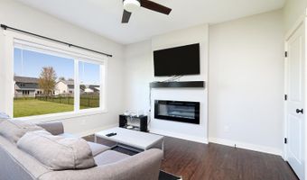 5421 Rowling Dr, Ames, IA 50014