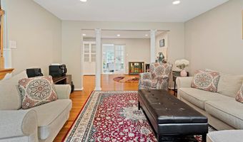 9220 BURNETTA Dr, Annandale, VA 22003