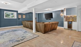 6430 KENHOWE Dr, Bethesda, MD 20817