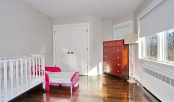13 Autumn Ct, Airmont, NY 10901