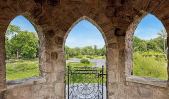 821 GREENWICH Dr, Ambler, PA 19002