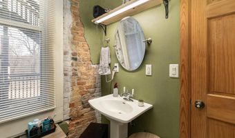 207 W Main St, Ash Grove, MO 65604