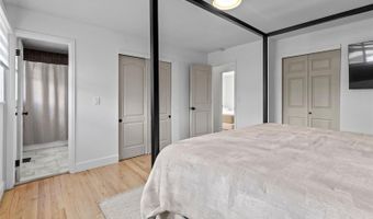 690 S Newark Ct, Aurora, CO 80012
