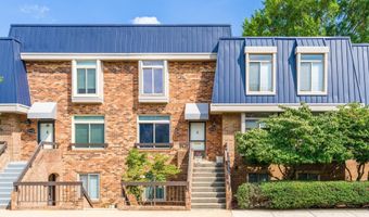 1763 S HAYES St 2, Arlington, VA 22202