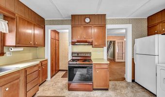 44 Maple Ave, Canton, CT 06019