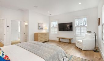 24 School St, Newport, RI 02840