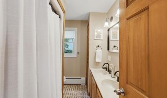 21 Portland St, Lincoln, RI 02838