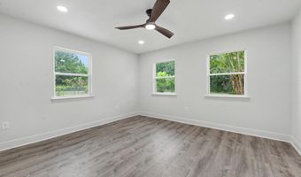 6105 E Desoto St, Bay St. Louis, MS 39520