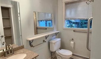 11 Pawtucket Ave, Bristol, RI 02809