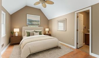 76 9th St, Belford, NJ 07718