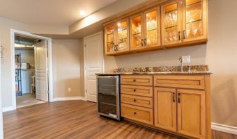 1408 Riverwood Dr, Bismarck, ND 58504