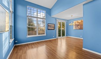 266 Grandview Ct, Algonquin, IL 60102