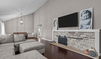 11 HILLTOP Ct, Appleton, WI 54914