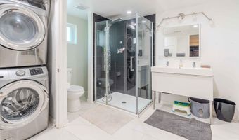 942 N MCKINLEY Rd, Arlington, VA 22205