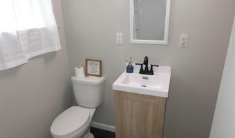 135 Riverside Dr, Alma, MI 48801
