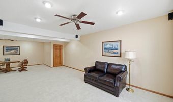 912 10th Avenue Pl, Altoona, IA 50009