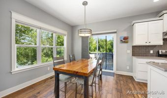 10 Fox Point Ct, Ada, MI 49301