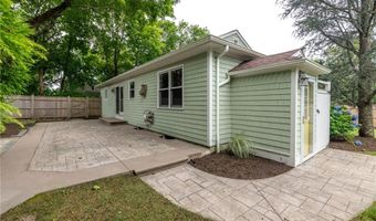 91 Inez St, Narragansett, RI 02882