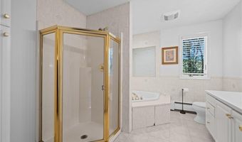 24 GREENWOOD Ln, Lincoln, RI 02865