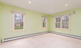61 Howland Ave, Jamestown, RI 02835