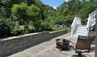 7 Hidden Meadows Dr, Charlestown, RI 02813