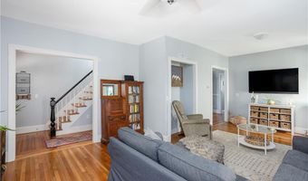 6 Pond Ave, Newport, RI 02840
