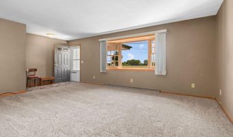 5730 W SANDRA Dr, Appleton, WI 54913